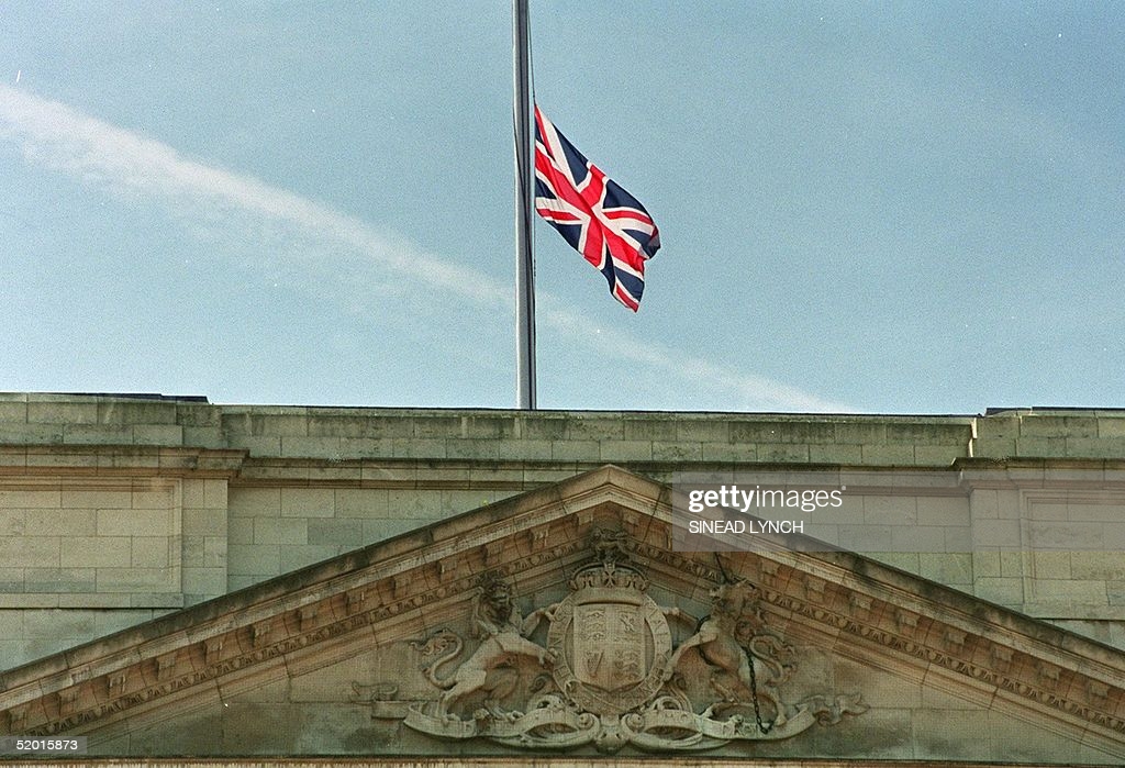 When does the Union Jack fly over Buckingham Palace?