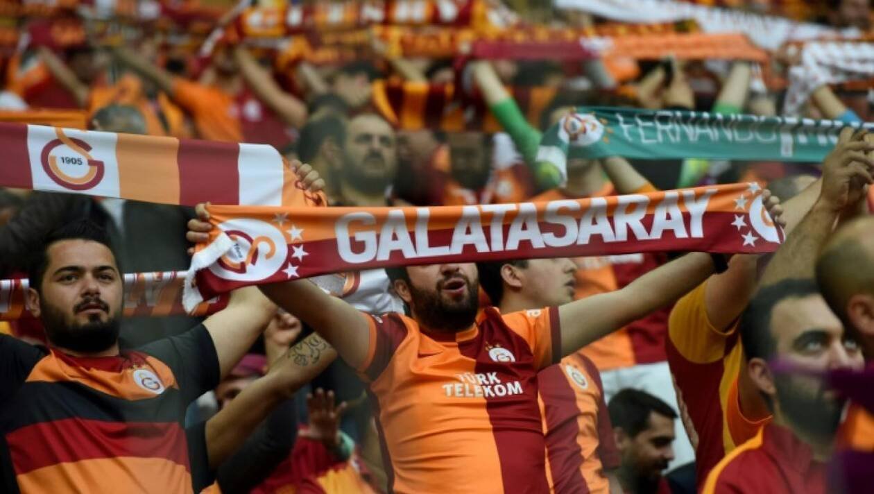 video.-football:-a-galatasaray-player-hits-his-teammate-in-the-middle-of-a-match