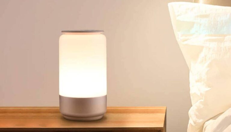 the-smart-bedside-lamp-that-wakes-you-up-with-light-–-rb