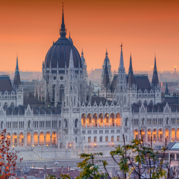 parlament orszaghaz budapest getty stock 565164